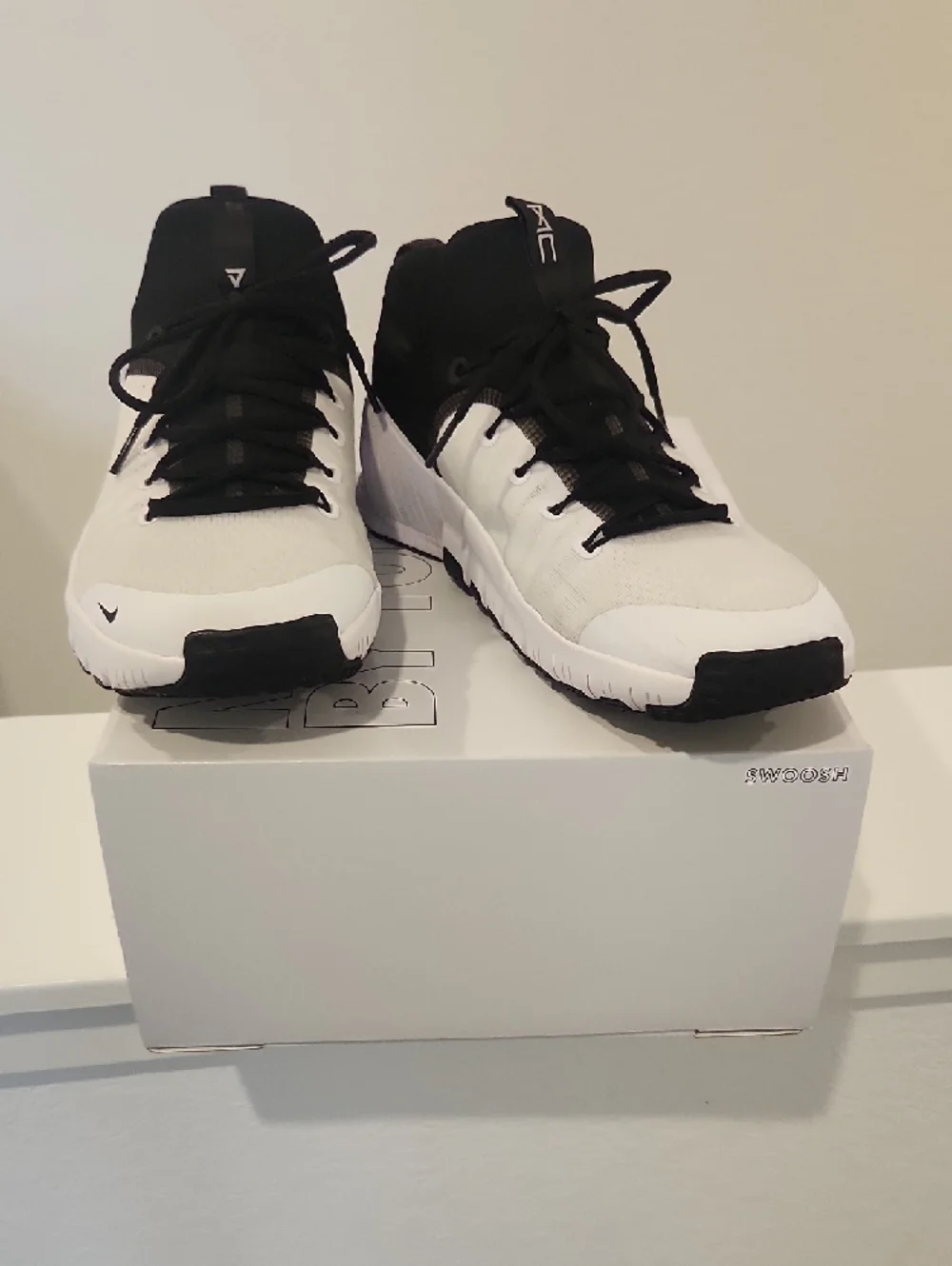 Nike White and Black Training Sneakers Custom Metcom - Picture 5 of 12